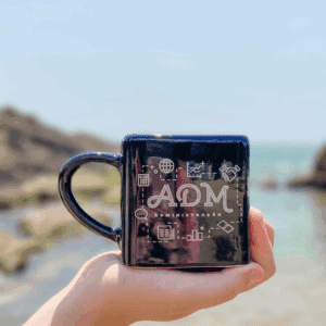 CANECA QUADRADA PRETA ADMINISTRAÇÃO - 380ML