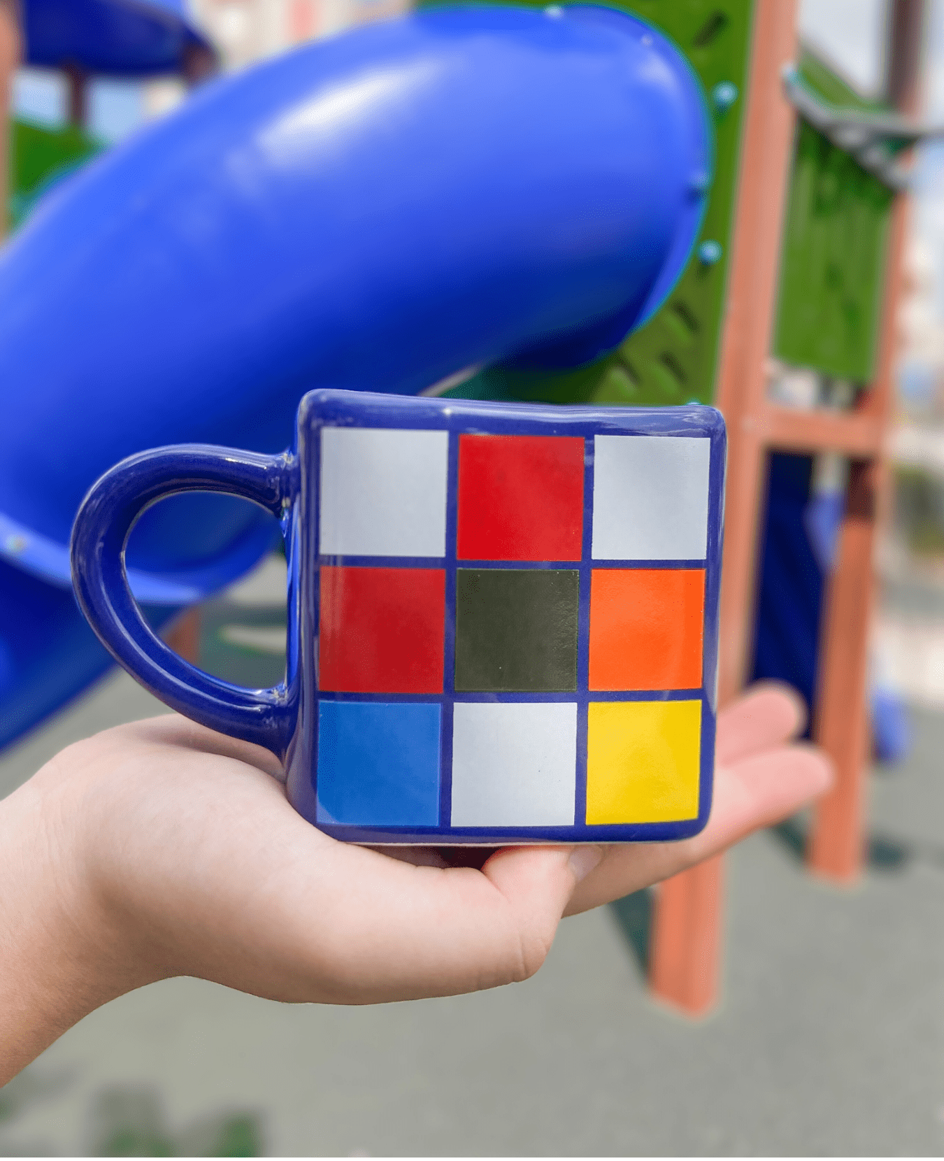 CANECA CUBO MÁGICO COLORIDO - 380ML