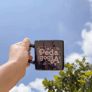 CANECA QUADRADA PRETA PEDAGOGIA - 380ML